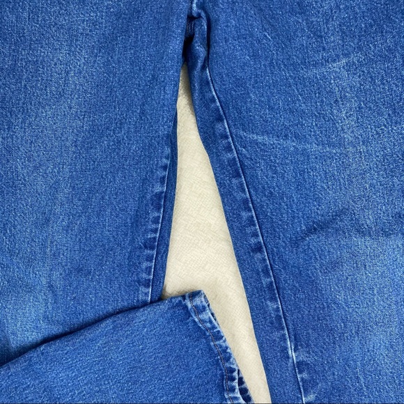 SOLD Wrangler light/medium wash denim sz 34” - Picture 11 of 12